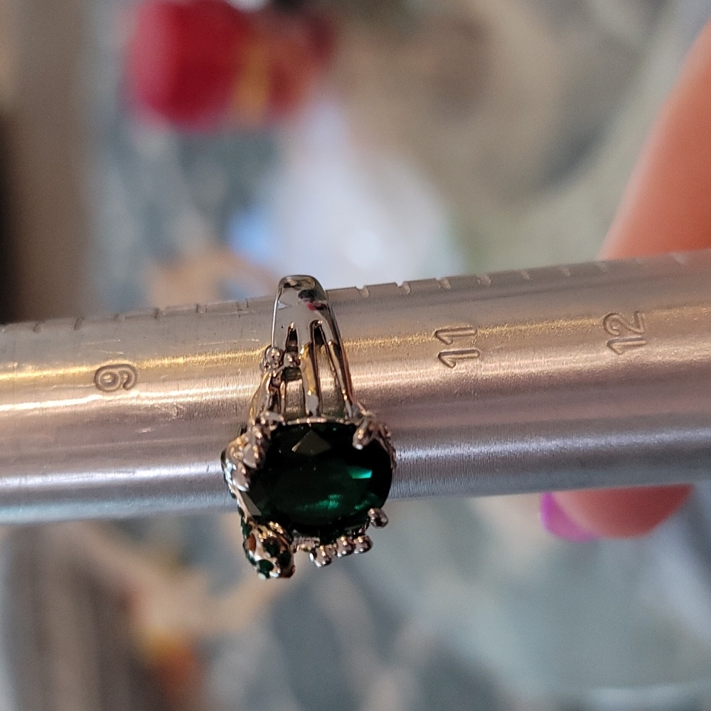 Green Peridot Frog on Sterling Ring - Size 10 - Picture 3 of 4